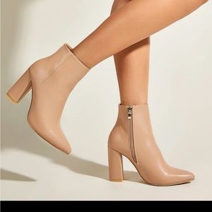 Brand new women’s boots in box never worn